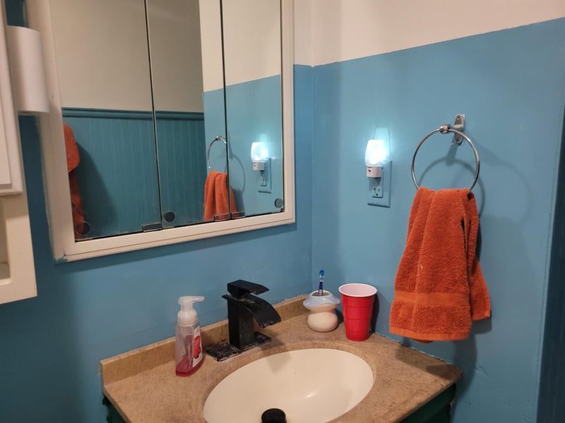 651 2nd St S, Hallock, MN 56728