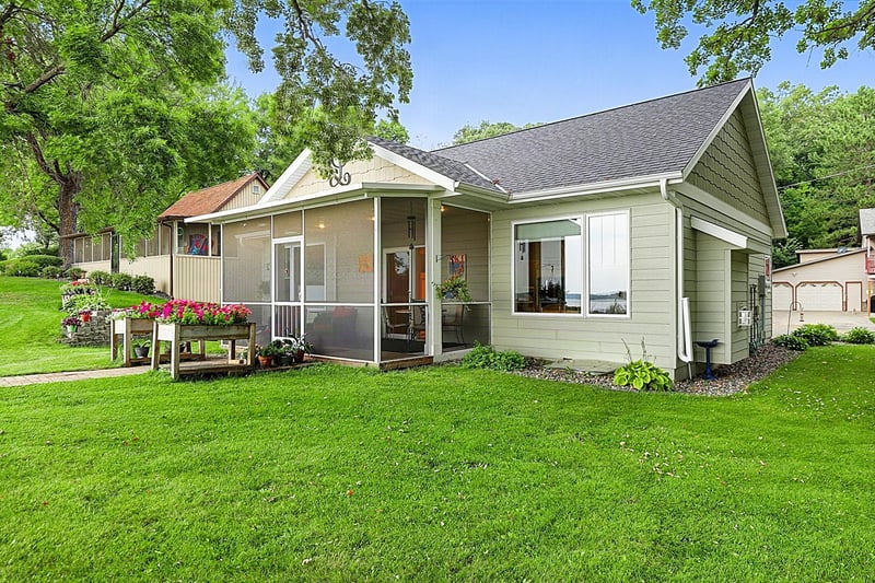28471 Cliffwood Rd, Paynesville, MN 56362