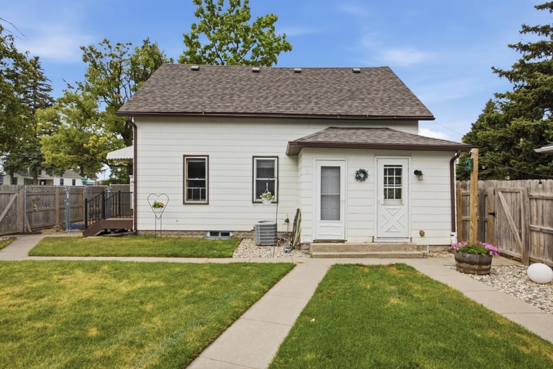 1502 2nd Ave N, Moorhead, MN 56560