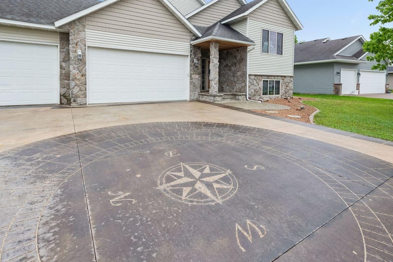 937 S Cedar St, Belle Plaine, MN 56011