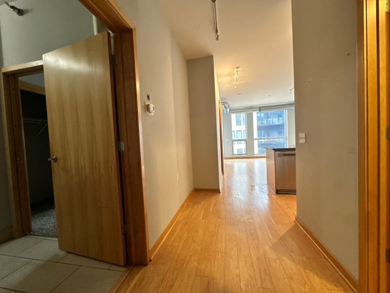 1211 Lagoon Ave #405, Minneapolis, MN 55408