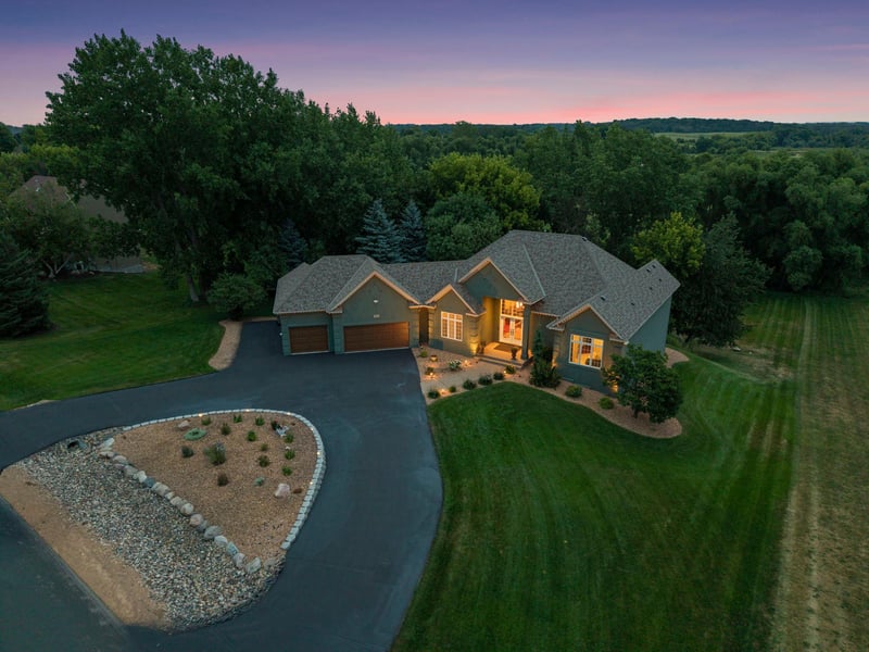 584 Vista Ridge Ln, Shakopee, MN 55379