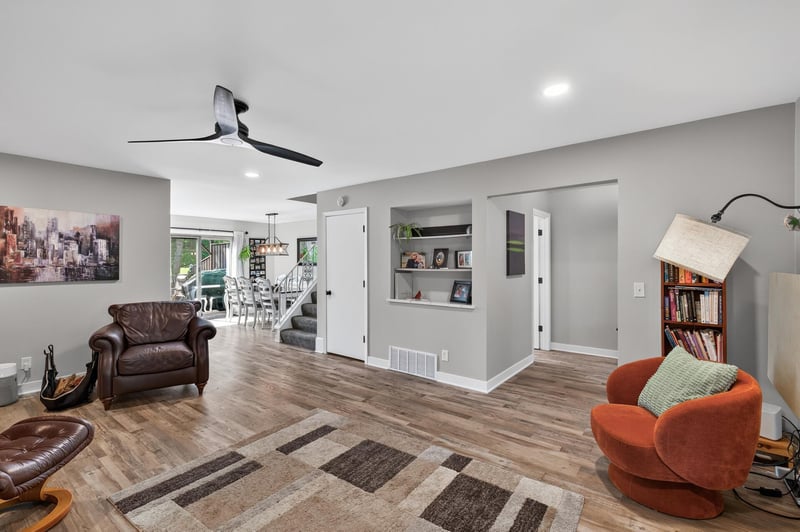 55 Birnamwood Dr, Burnsville, MN 55337