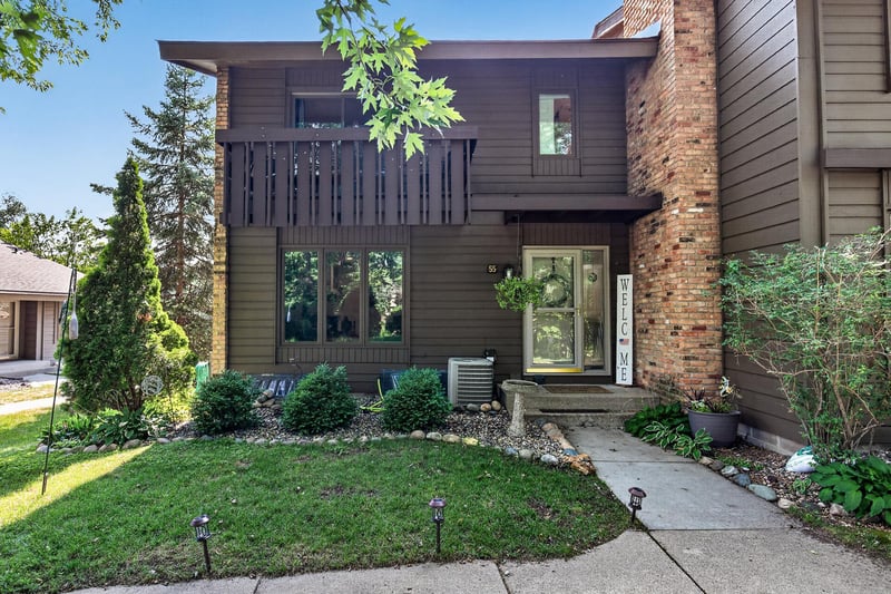 55 Birnamwood Dr, Burnsville, MN 55337
