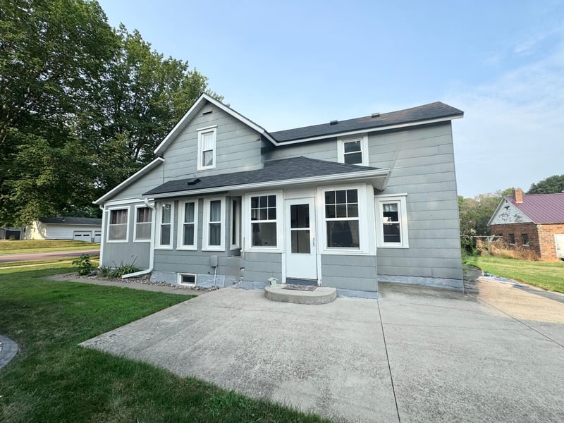 204 Elm St NW, Sleepy Eye, MN 56085