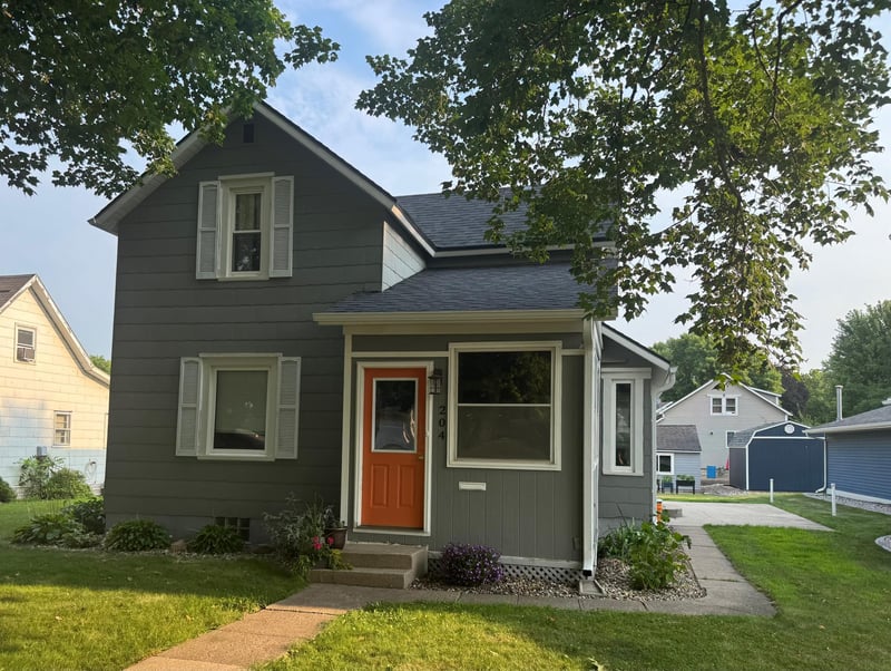 204 Elm St NW, Sleepy Eye, MN 56085