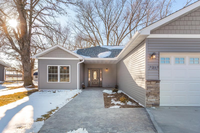 2702 Park Ave NW, Faribault, MN 55021