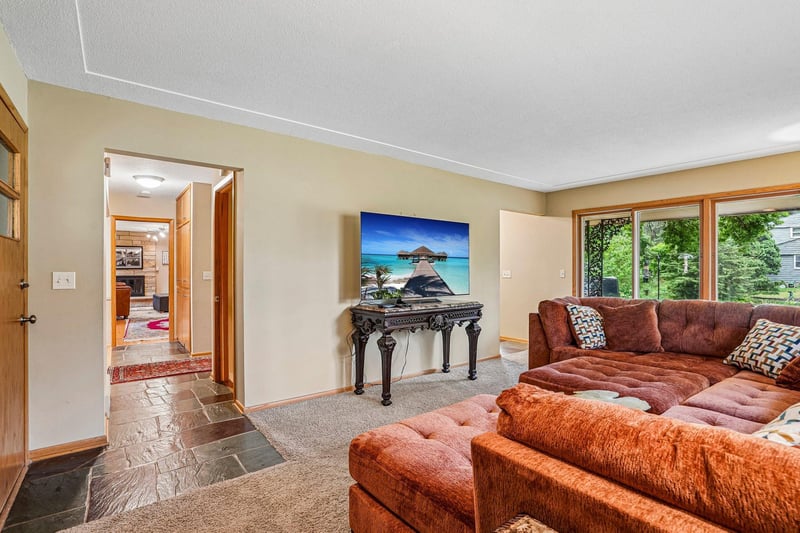 1525 Saint Croix Cir, Golden Valley, MN 55422