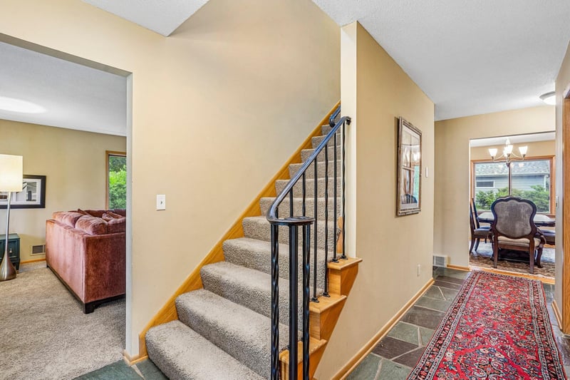 1525 Saint Croix Cir, Golden Valley, MN 55422