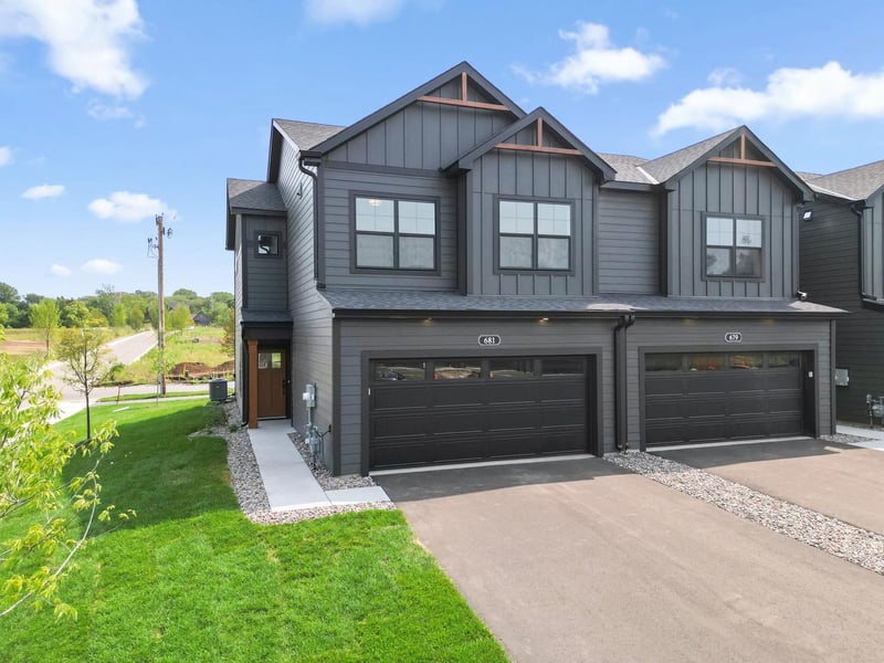 681 Tulare Ter, Newport, MN 55055