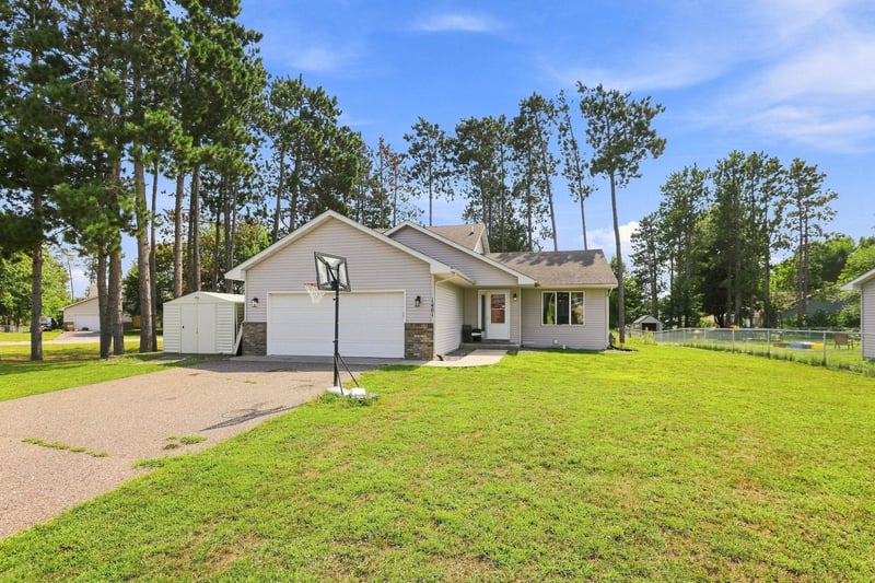 1401 3rd St S, Princeton, MN 55371