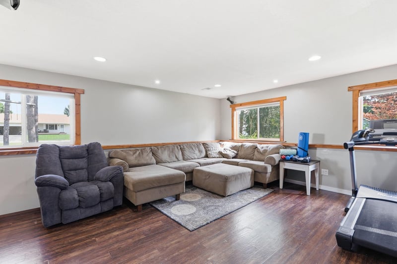 1401 3rd St S, Princeton, MN 55371