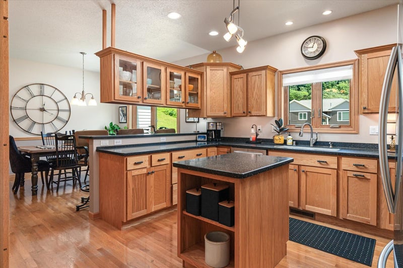 705 12th Ct, La Crescent, MN 55947