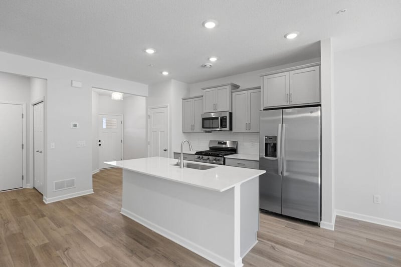 677 Tulare Ter, Newport, MN 55055