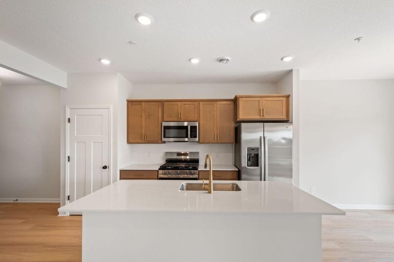 673 Tulare Ter, Newport, MN 55055