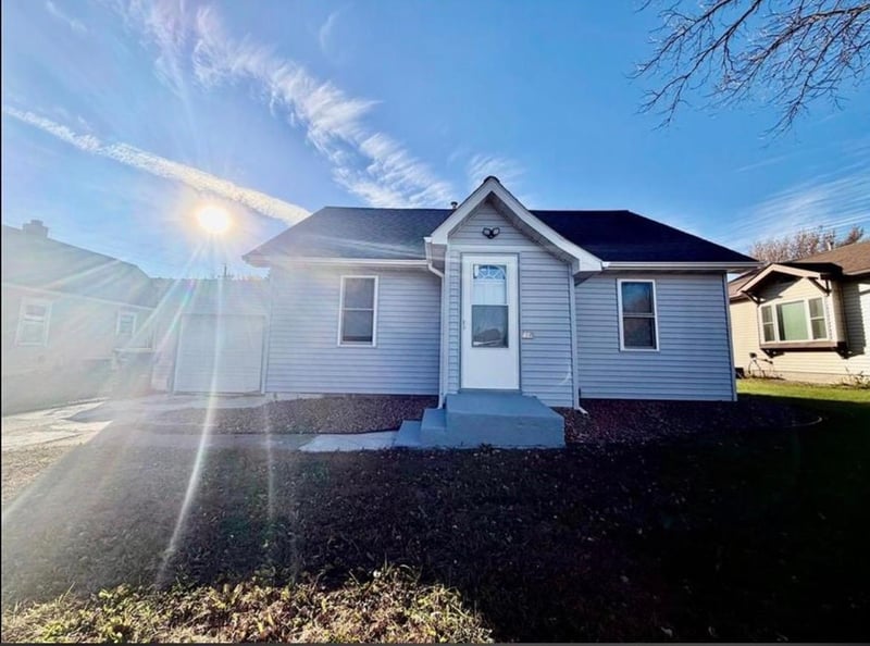 714 S Elm St, Lamberton, MN 56152