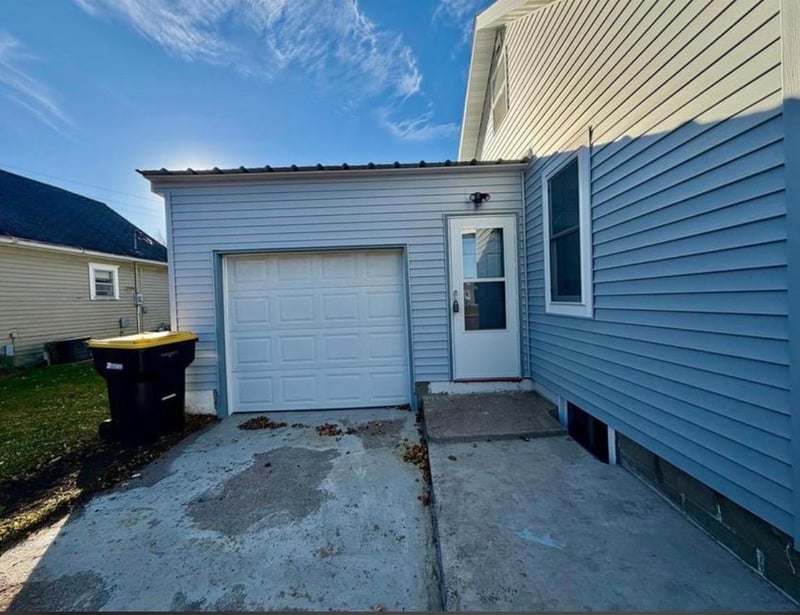 714 S Elm St, Lamberton, MN 56152
