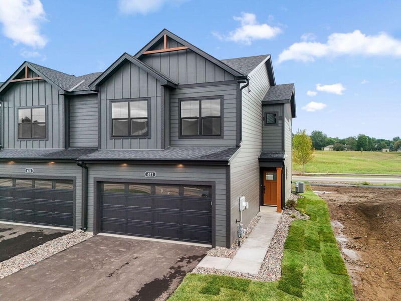 671 Tulare Ter, Newport, MN 55055
