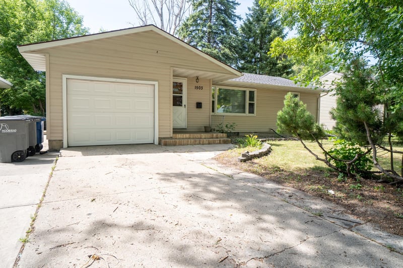 1503 15th St S, Moorhead, MN 56560