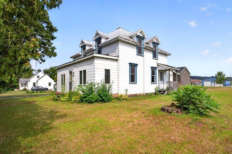 220 W Winona Ave, Kellogg, MN 55945