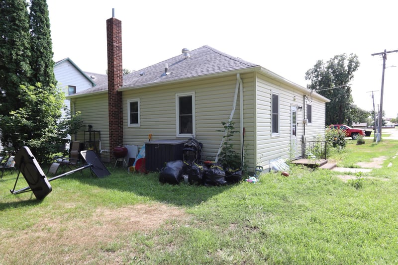 105 Atlantic Ave E, Badger, MN 56714