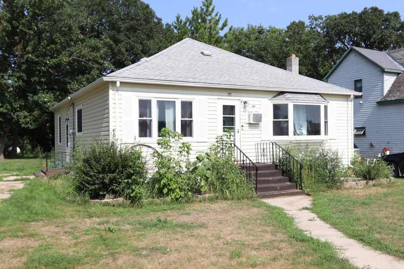 105 Atlantic Ave E, Badger, MN 56714