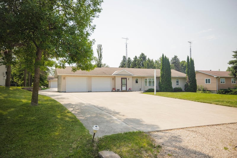 20717 464th Ave, Morris, MN 56267