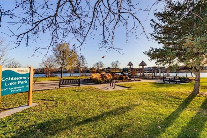 15600 Eddy Creek Way, Apple Valley, MN 55124