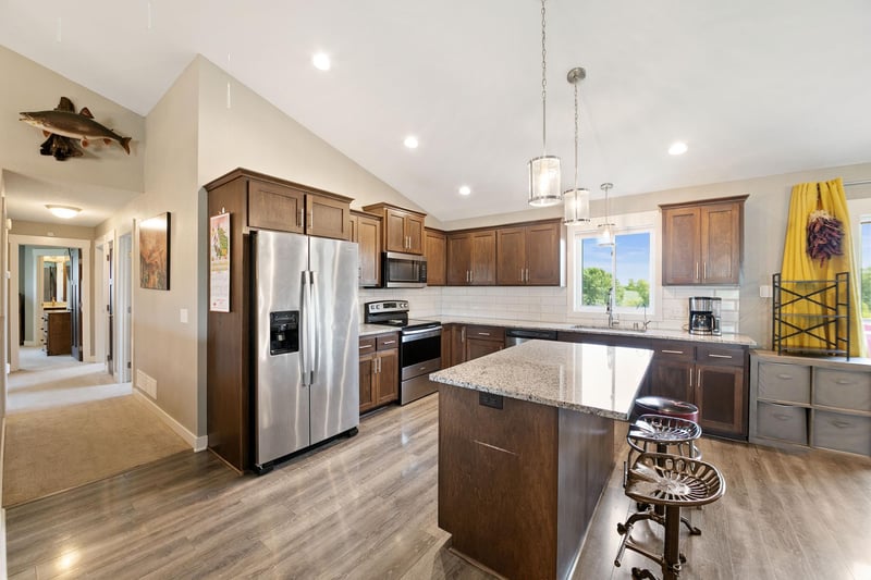 1106 Rolling Hills Dr NW, Montgomery, MN 56069