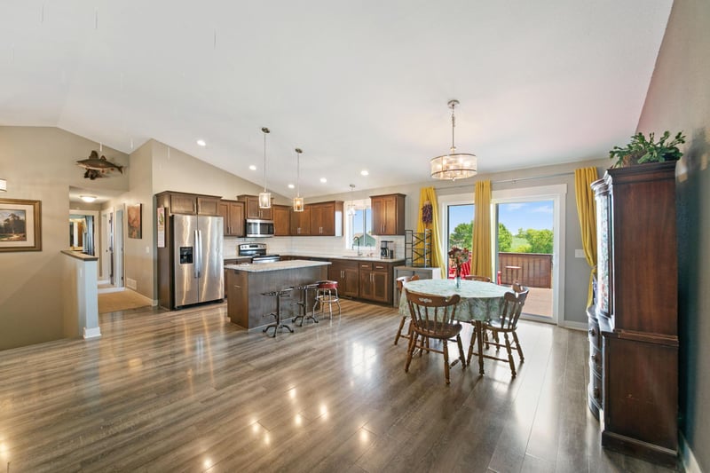 1106 Rolling Hills Dr NW, Montgomery, MN 56069