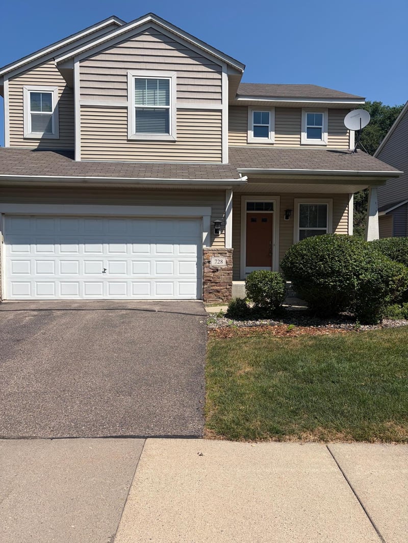 728 Newberry Ln, Chaska, MN 55318