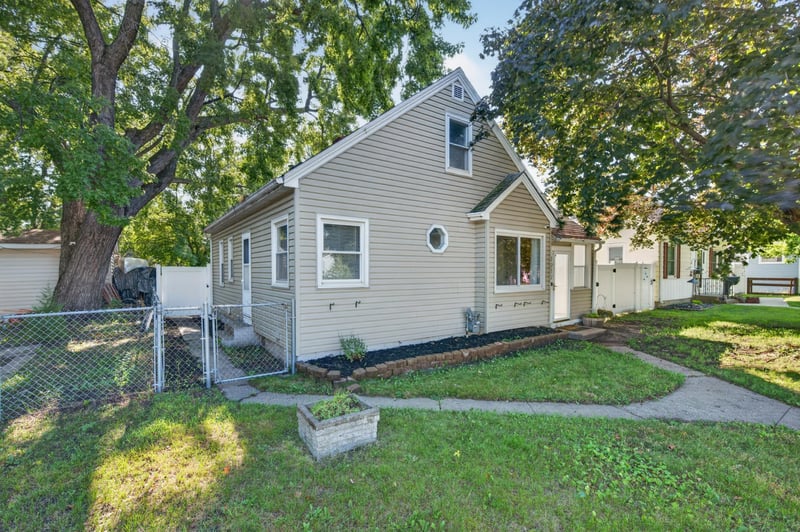 1217 7th Ave S, South Saint Paul, MN 55075