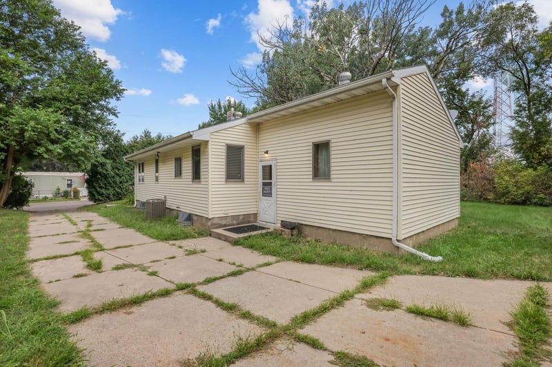4653 Jackson St NE, Hilltop, MN 55421