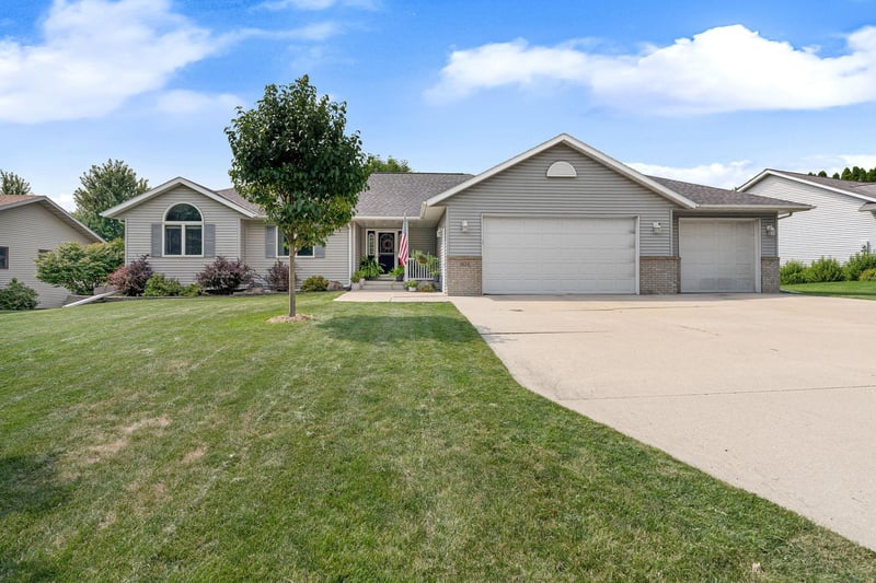 1624 Prairie Ln NE, Owatonna, MN 55060