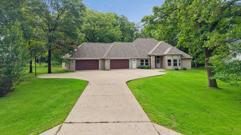 13464 Thomas Dr, Little Falls, MN 56345
