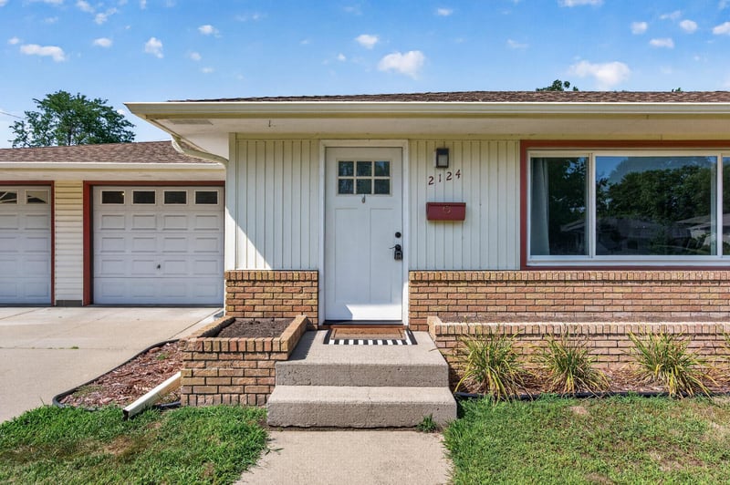 2124 Dixon Dr, Bloomington, MN 55431