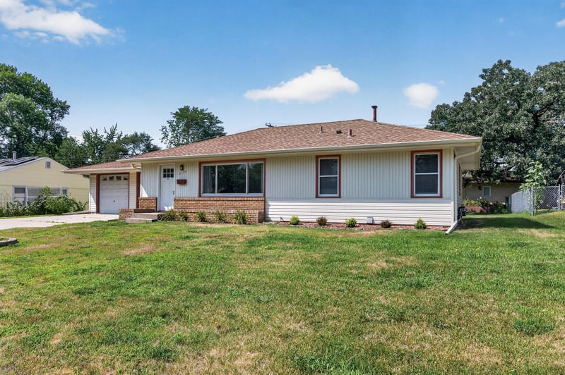 2124 Dixon Dr, Bloomington, MN 55431
