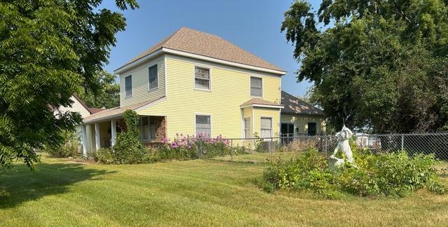 206 E 3rd St, Starbuck, MN 56381