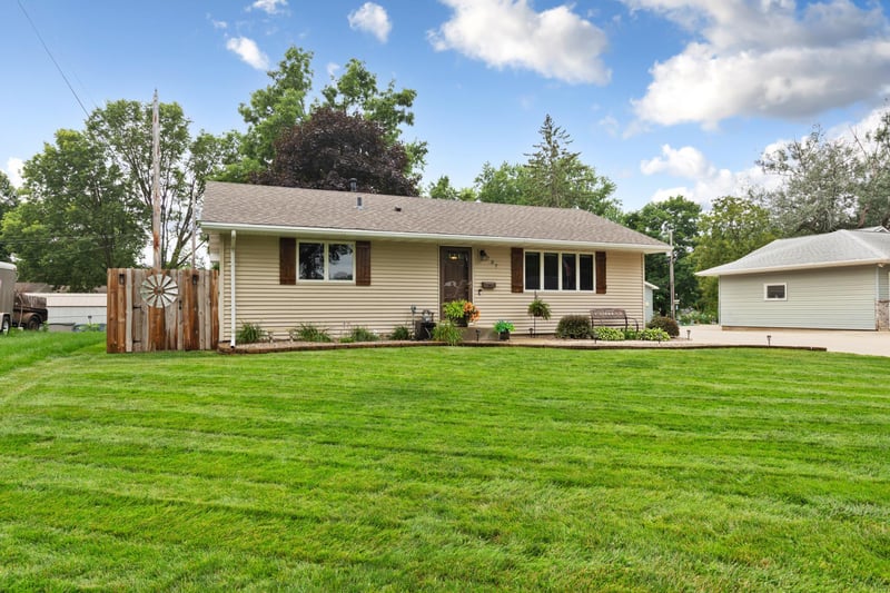 737 13th St NE, Owatonna, MN 55060