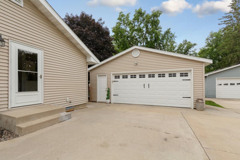 737 13th St NE, Owatonna, MN 55060