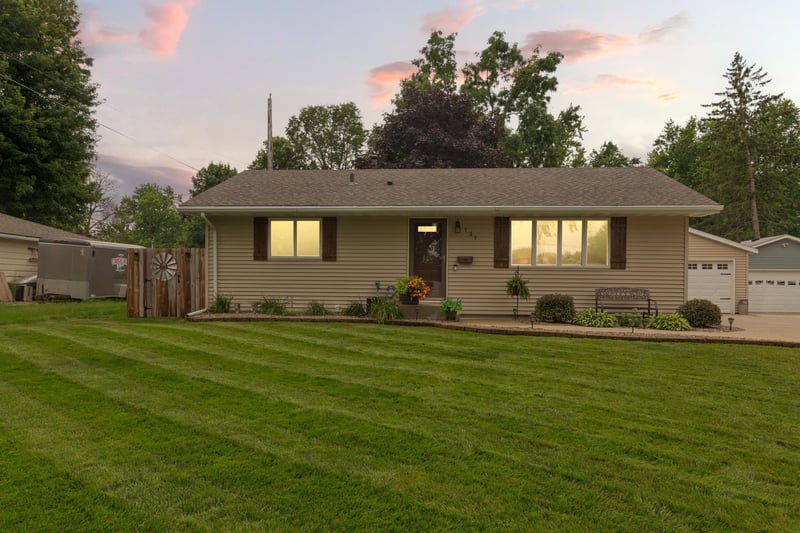 737 13th St NE, Owatonna, MN 55060