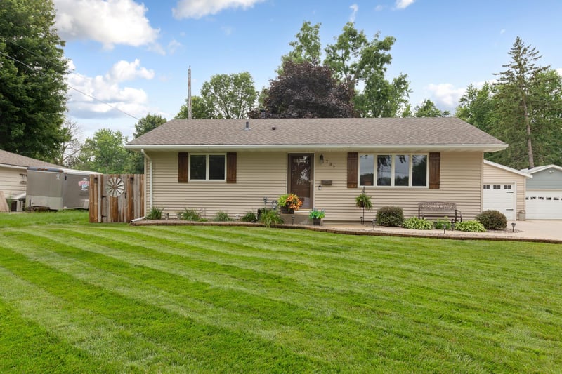737 13th St NE, Owatonna, MN 55060