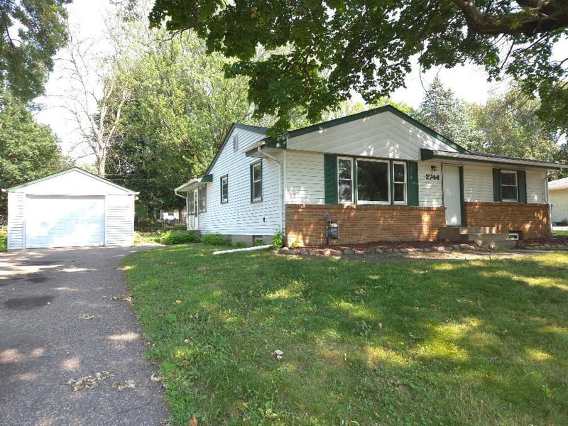 2744 Matilda St, Roseville, MN 55113