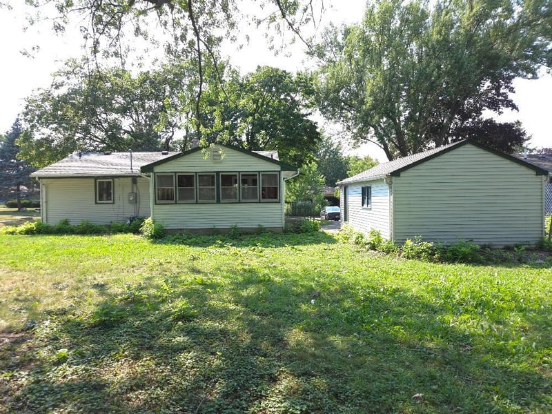 2744 Matilda St, Roseville, MN 55113