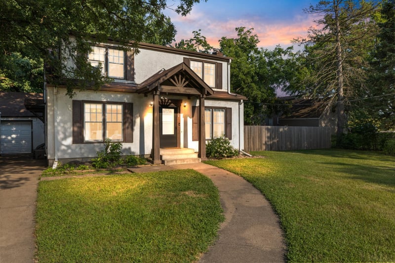 1700 Howard St N, Maplewood, MN 55109
