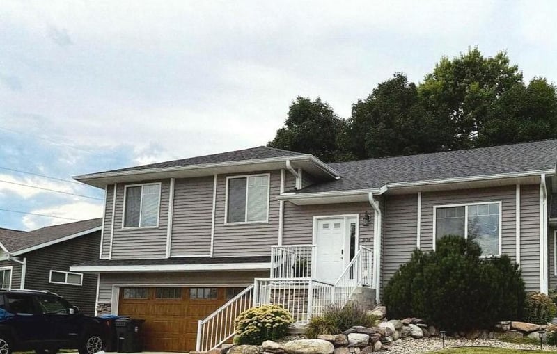 304 Tanager Rd, Mankato, MN 56001