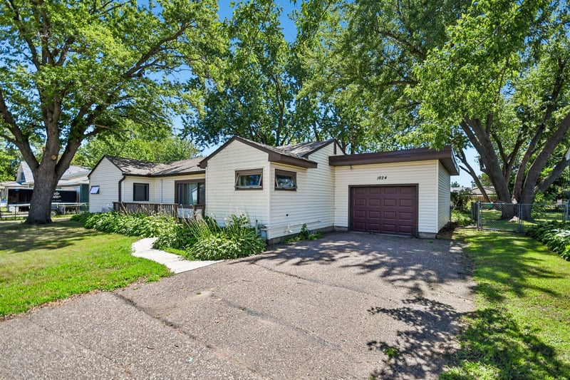 1824 9th St, White Bear Lake, MN 55110