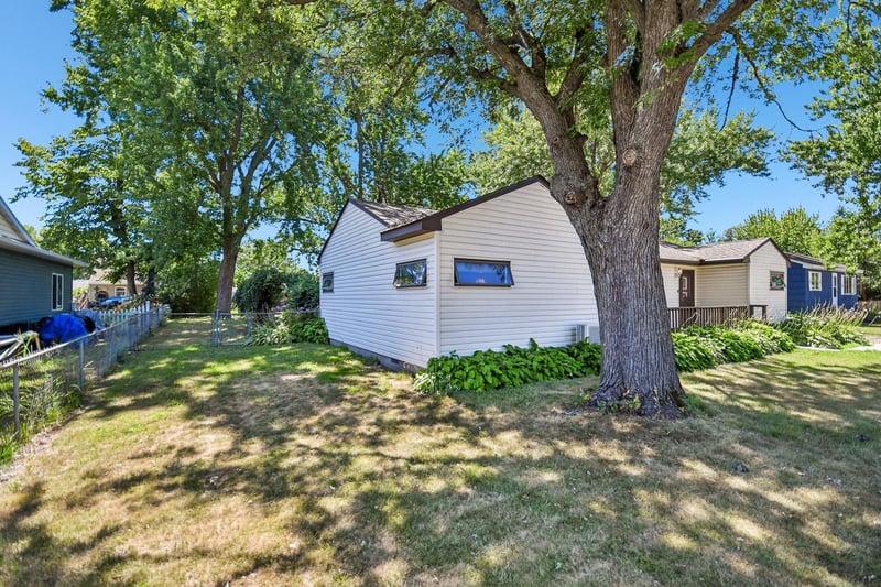 1824 9th St, White Bear Lake, MN 55110