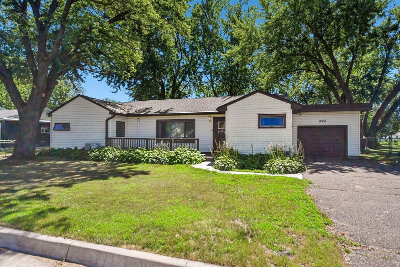 1824 9th St, White Bear Lake, MN 55110
