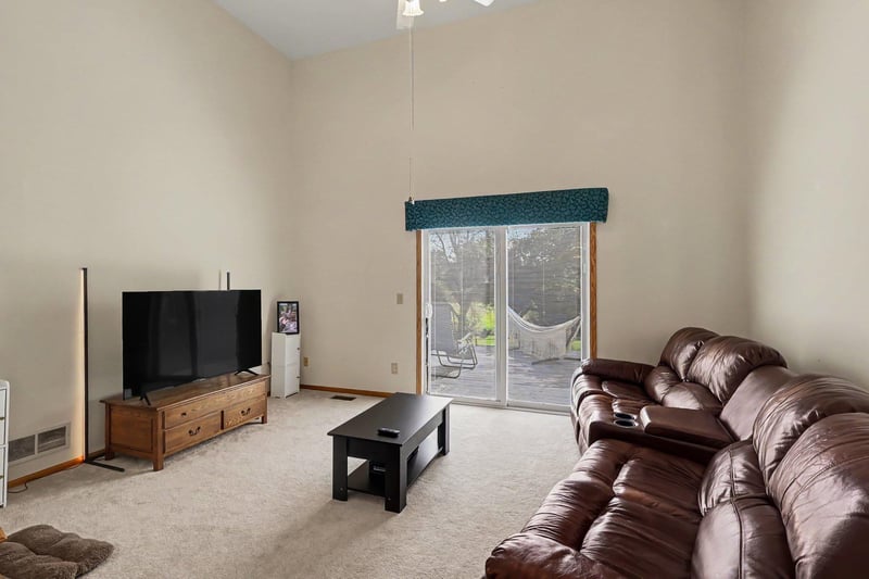 1207 Dakota St S, Shakopee, MN 55379